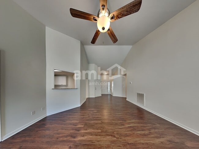 Building Photo - 706 Walnut Crossing Dr
