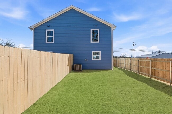 Building Photo - Modern Townhome for Rent – Modern Living at Its Best!