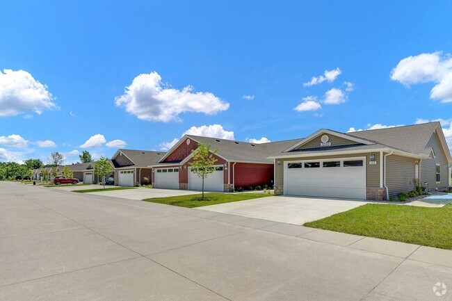 Building Photo - Redwood Ankeny