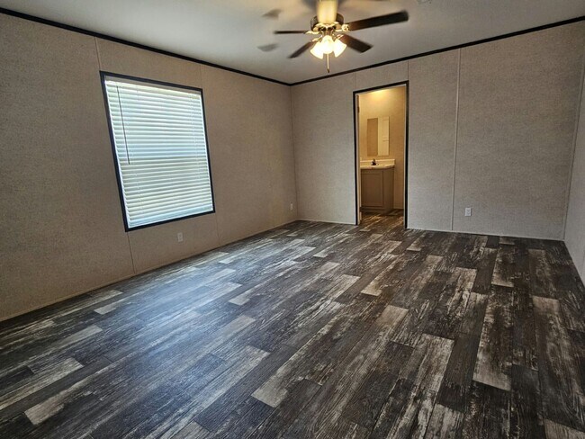 Foto del edificio - 6671 Hidden Oaks Dr
