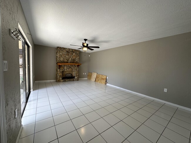 Building Photo - 308 3rd Ct