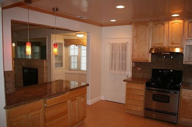 Foto del edificio - 5 bedroom in San Leandro CA 94577