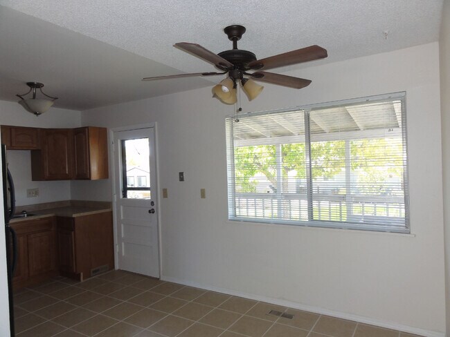 Building Photo - 12874 E Florida Dr