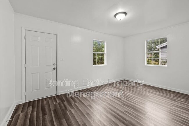 Building Photo - 4010 Vandiver Ct