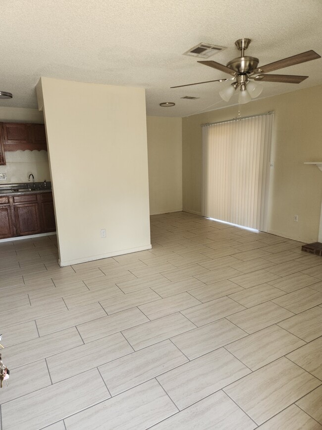 LR/Dining Area - 684 S 72nd Ave
