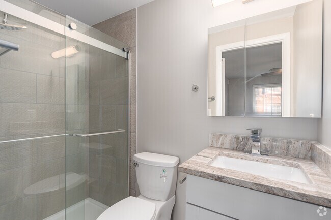 2 habitaciones, 2 baños - 953 pies cuadrados - Baño principal - Sussex Square