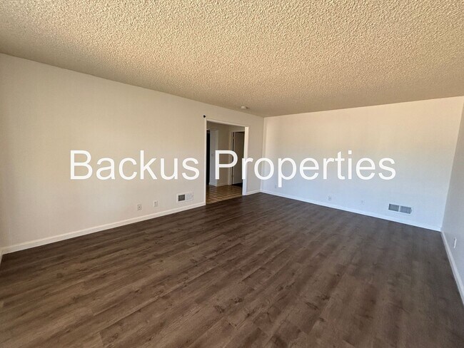 Building Photo - Wonderful Three bedroom Home in Greenfield