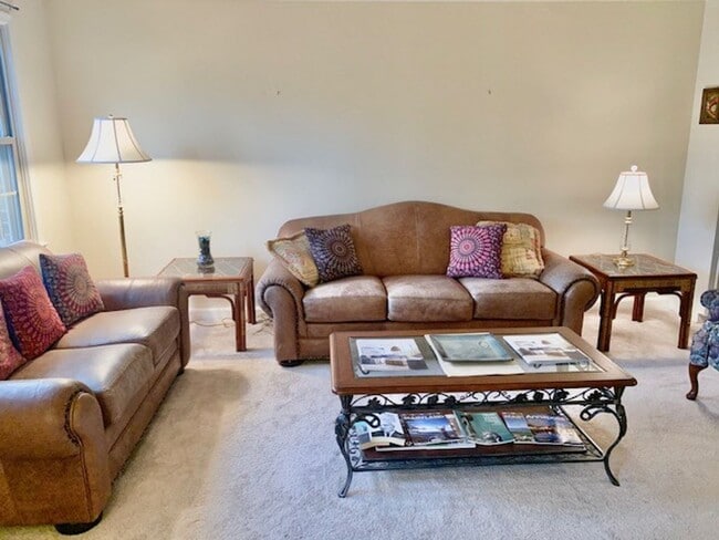 Foto del edificio - Beautiful home in North Bethesda with atta...