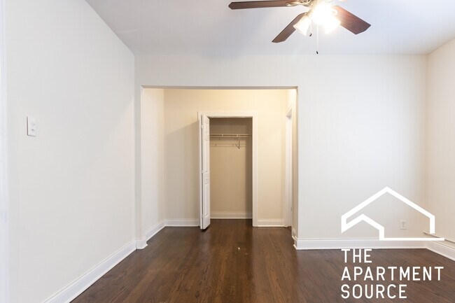 Building Photo - 3345 N Marshfield Ave