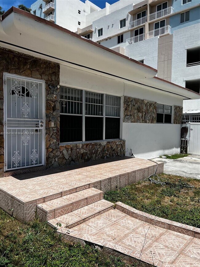 Foto del edificio - 2727 SW 24th St