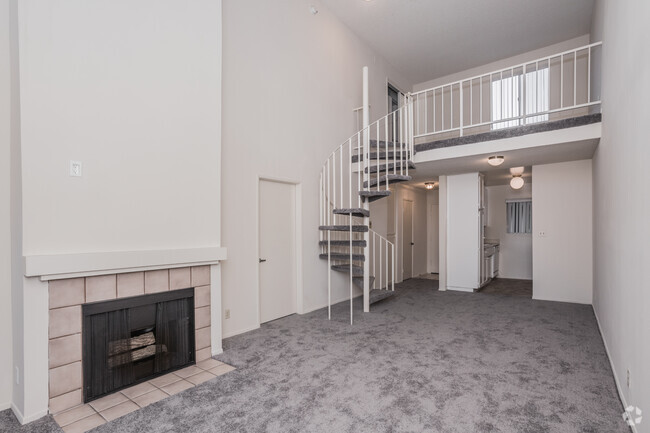 1HAB, 1BA, Loft - 850 ft² - Lido Apartments - 9915 National Blvd