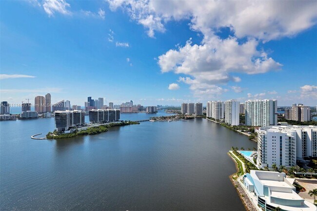 Foto del edificio - 3370 NE 190th St
