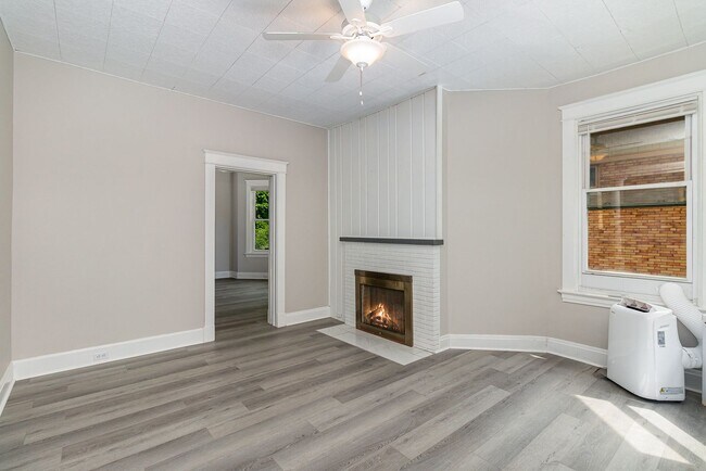 Foto del edificio - Gorgeous 2 Bedroom 1 Bathroom House