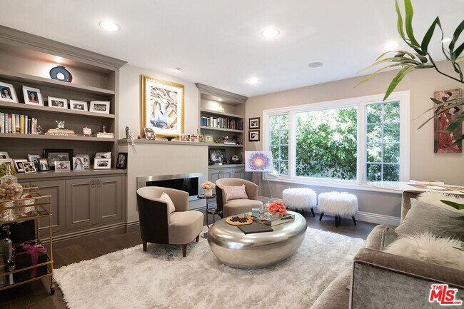 Foto del edificio - 9145 Sawyer St