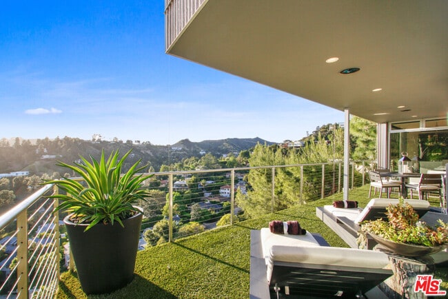 Building Photo - 9416 Beverlycrest Dr