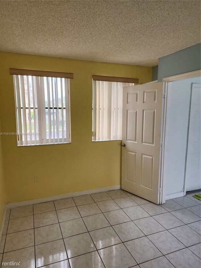 Foto del edificio - 4 br, 3 bath Condo - 384 NW 114th Ave # 20...