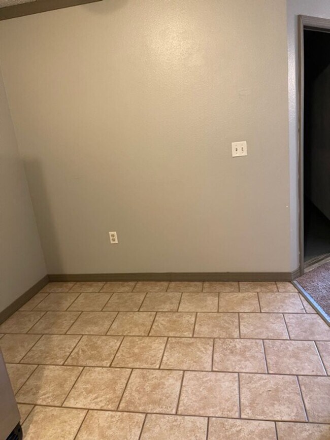 Foto del edificio - 1702-1704 N. Lewis Ave