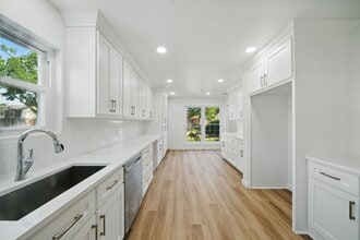 Building Photo - 9711 Derrik Dr