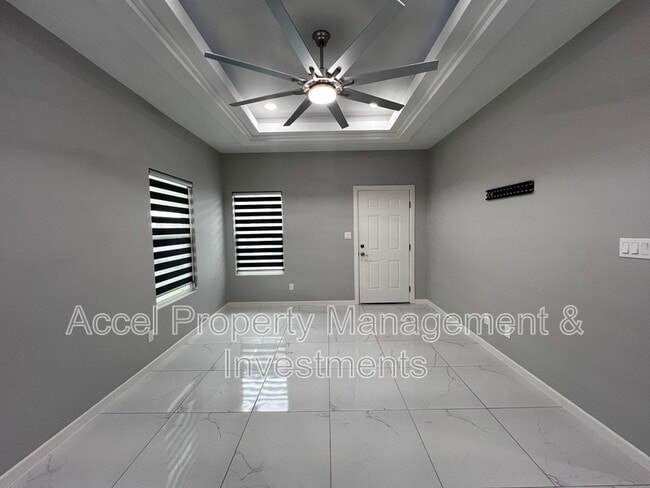 Building Photo - 1122 Country Club Dr