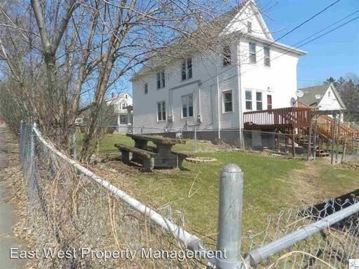 Building Photo - 2772 Wellington St