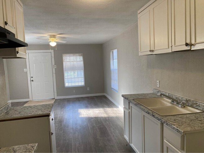 Foto del edificio - 4740 Stokes St