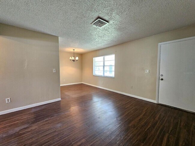 Foto del edificio - 221 Northwest Jefferson Cir N