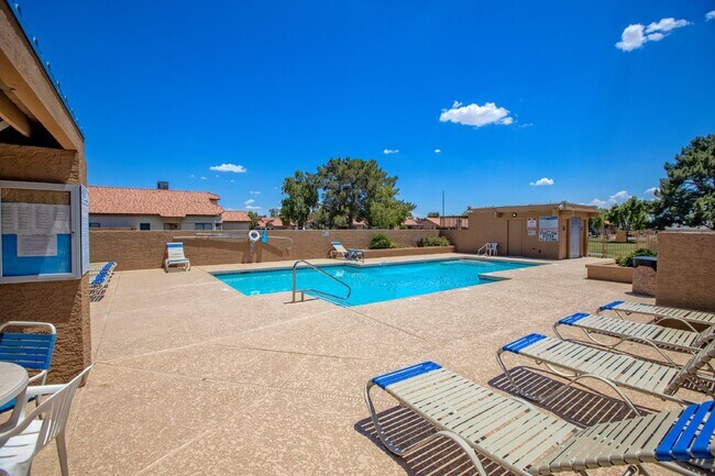 Foto del edificio - Beautiful home in gated community in Ahwatukee now available!