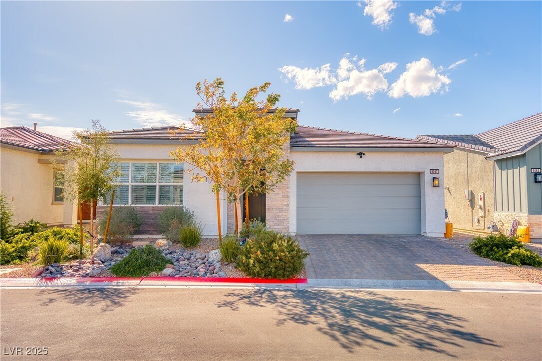 Foto principal - 9057 Skye Treeline St