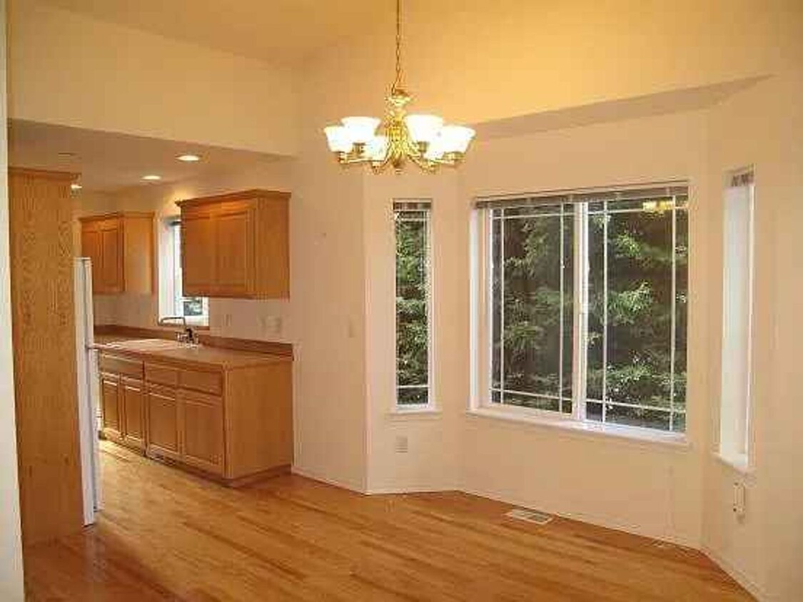 Foto principal - 2 bedroom, 2 bath Townhome in North Seattle.