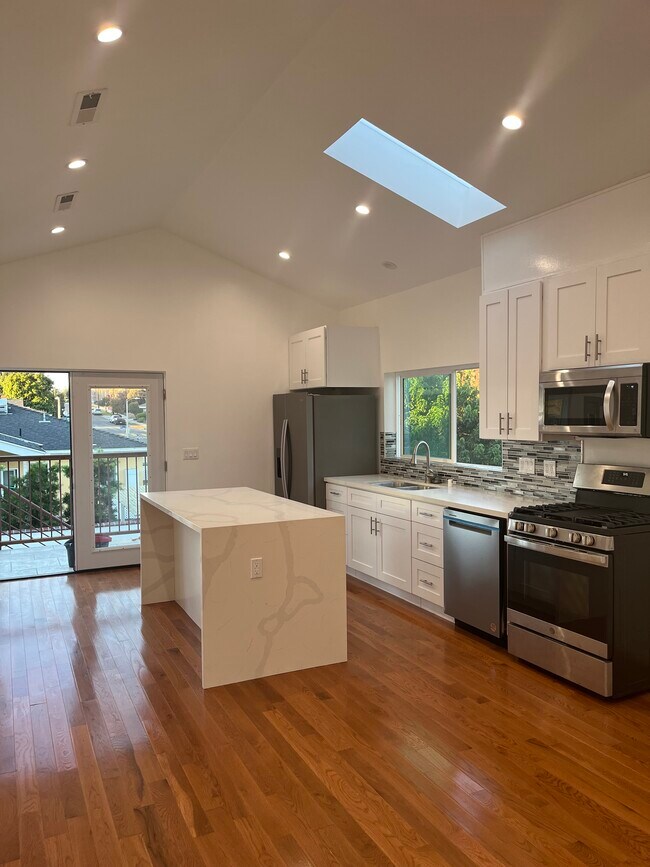 Building Photo - 8751 Rayford Dr