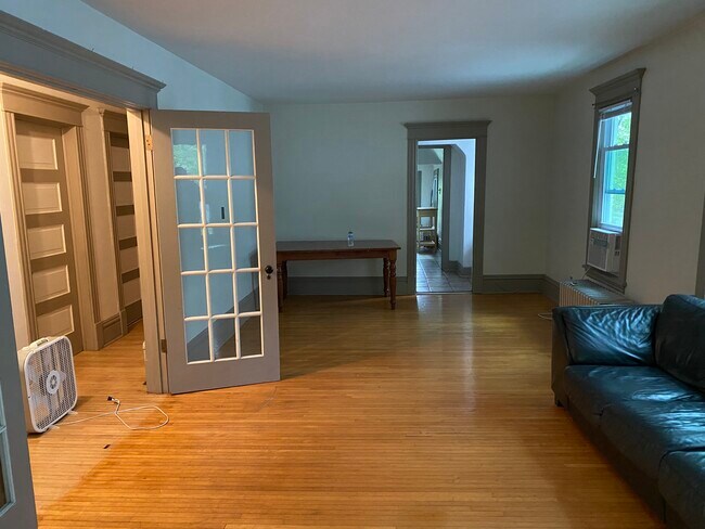Dining/livingroom - 2226 N Dupont Ave N