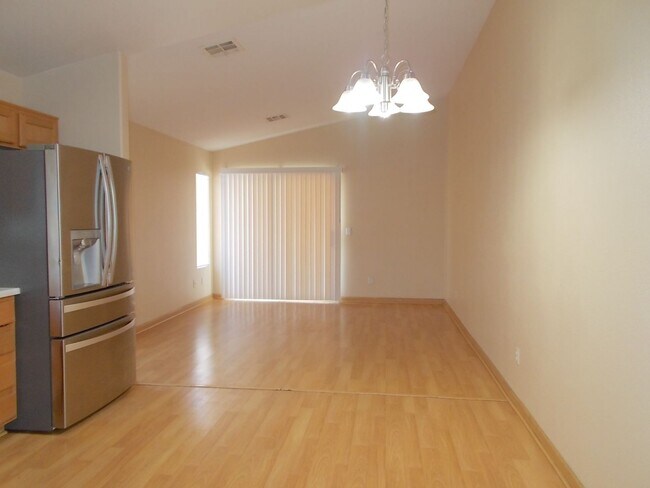 Foto del edificio - “Stunning 3-Bedroom Home with New Stainles...