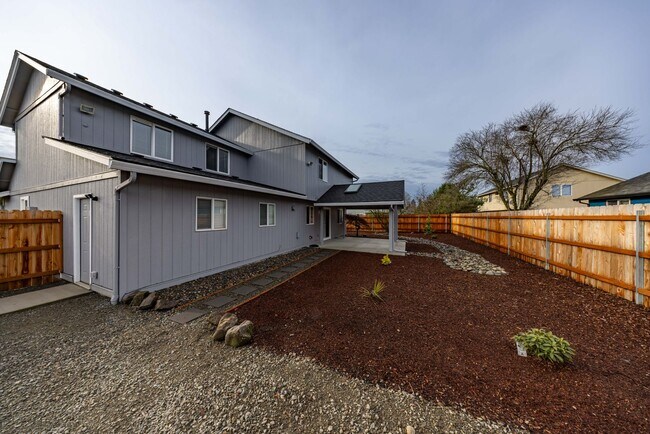 Foto del edificio - 5 bedroom home in Orchards - RV Parking - Central Air