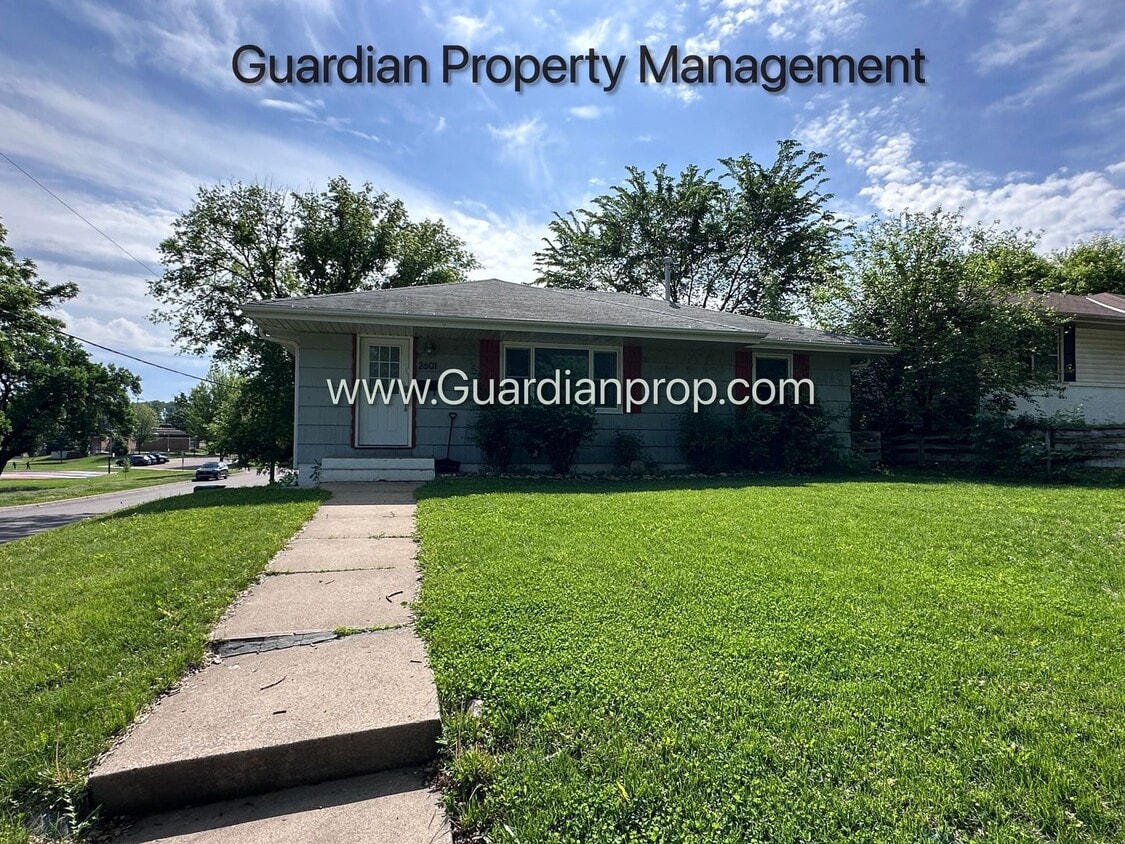 Building Photo - St Louis Park Single Family Home, Hardwood Floors, Office, Available June