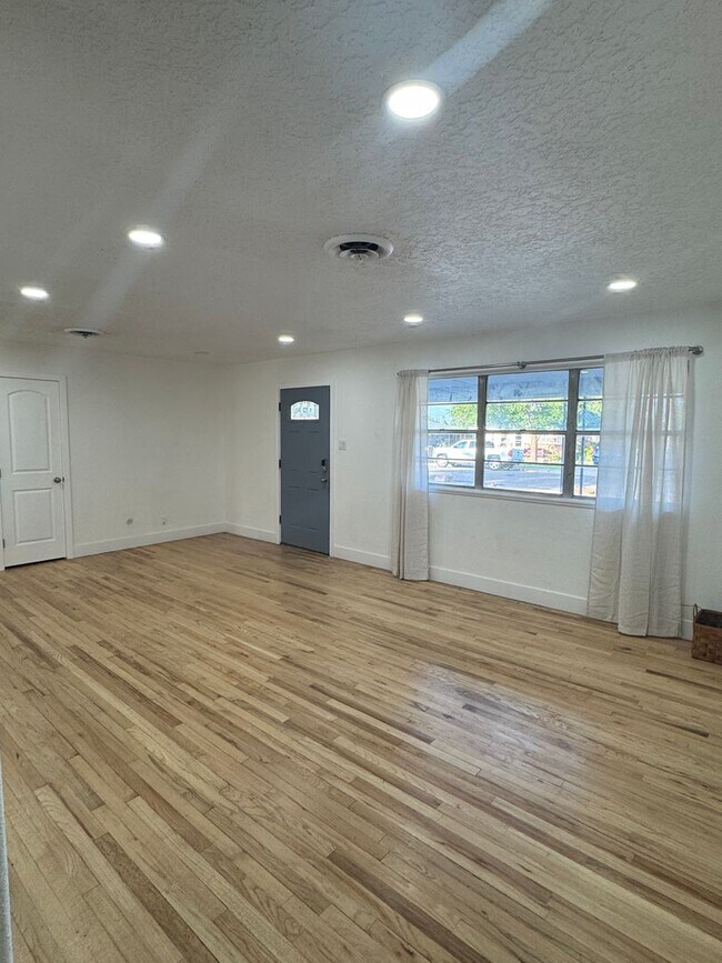 Foto del edificio - Mid-century modern perfection 3bd 2ba home!