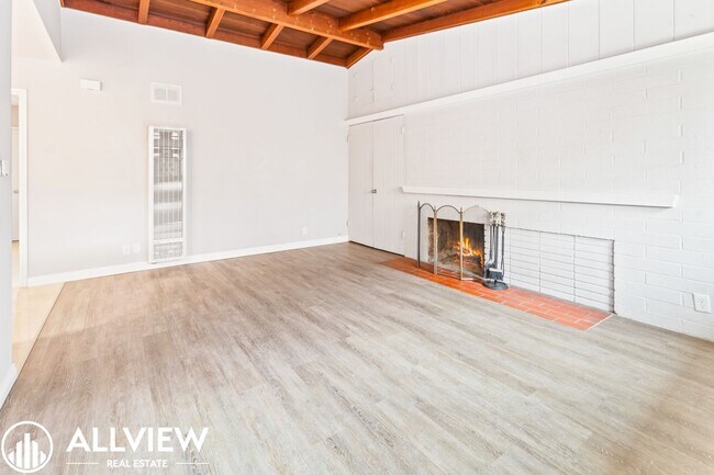 Foto del edificio - 311 Avenida Santa Barbara