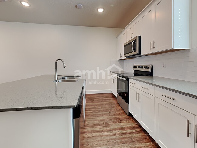 Building Photo - 11076 S Trocadero Ave