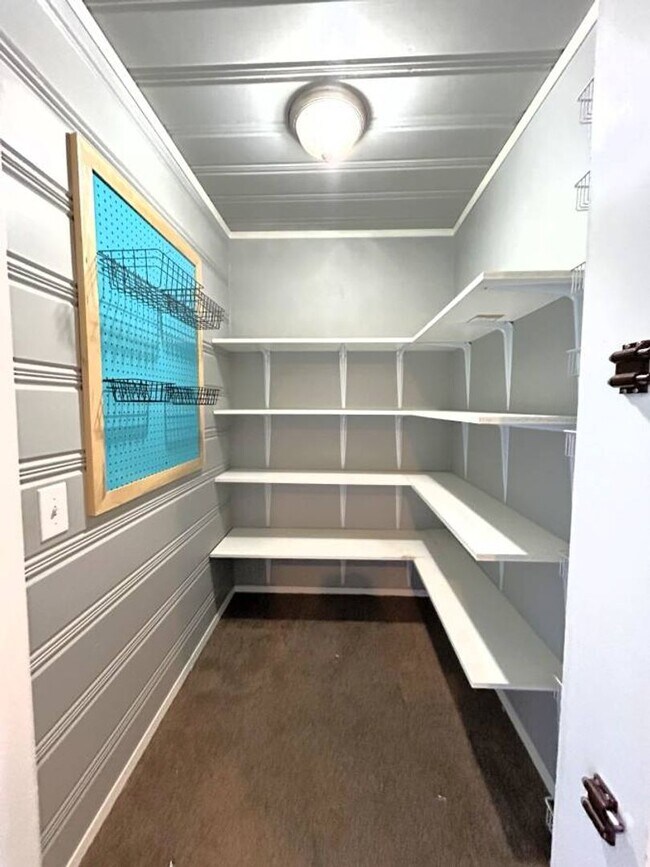 Foto del edificio - Spacious House with Garage, 48x24 Shop, an...