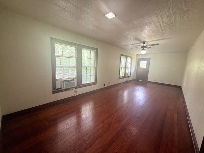 Building Photo - 1315 1/2 8th Street