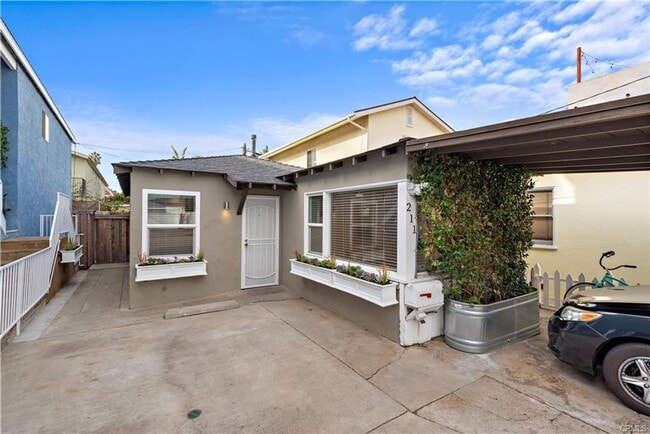 Building Photo - Balboa Peninsula Pool Home