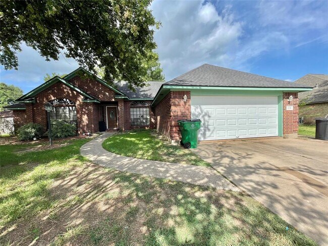 Building Photo - 208 Trail Ride Rd