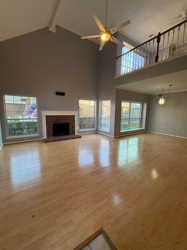 Foto del edificio - 16119 Lakestone Dr