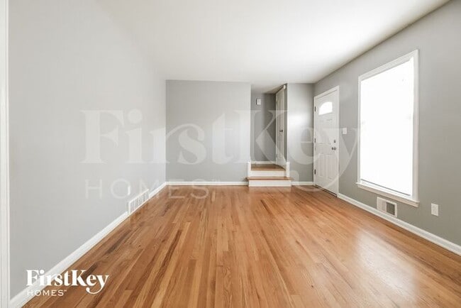 Building Photo - 9648 Roe Ave