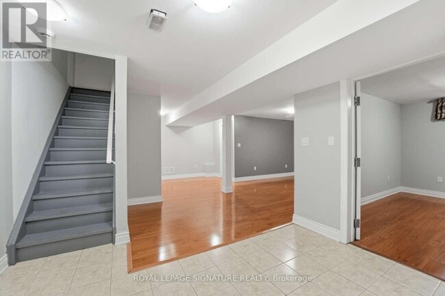 Building Photo - 1824 Parkhurst Crescent