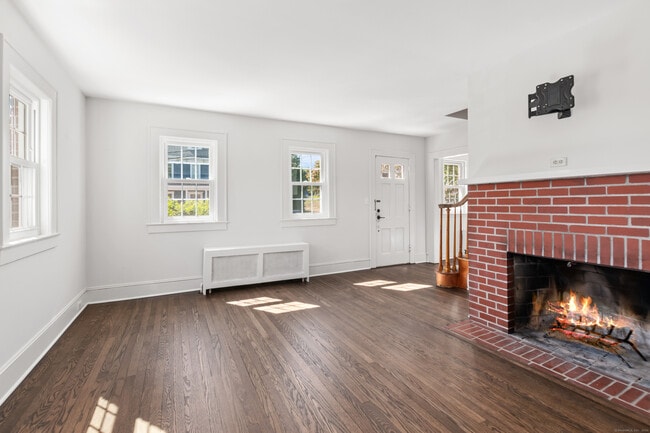 Building Photo - 196 Woodrow Ave