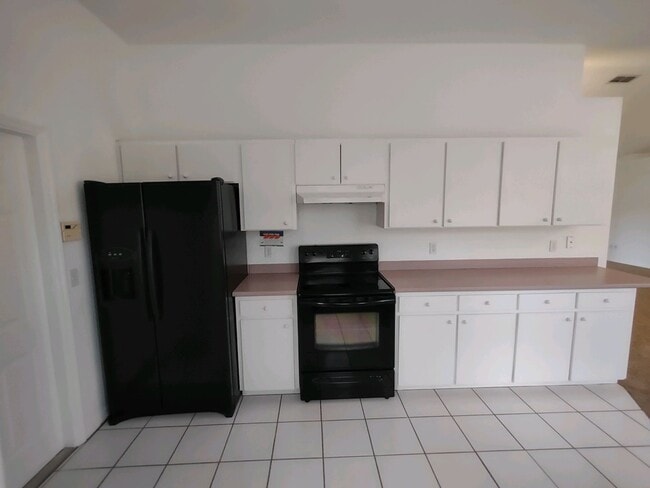 Foto del edificio - Pine Lakes Subdivision Corner Lot!