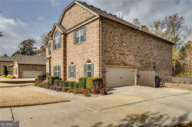 Building Photo - 2216 Golden Eagle Dr