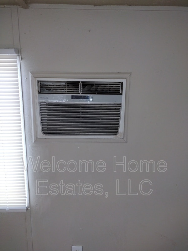 Building Photo - 110 E Prince Rd