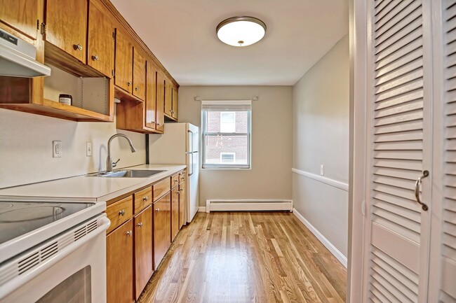 Building Photo - 33 Montvale Ave