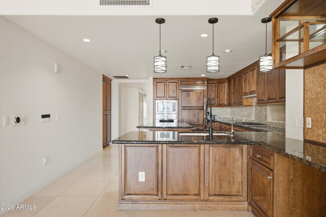 Foto del edificio - 7175 E Camelback Rd